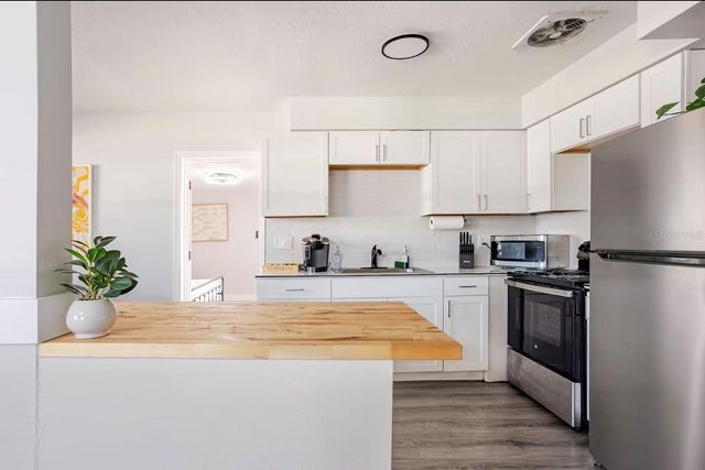 8911 OREN AVENUE, Tampa, FL 33614