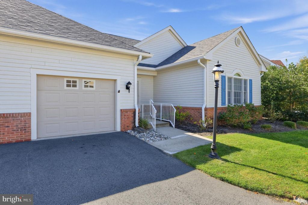 4 HEDGE ROW RD, PRINCETON, NJ 08540 — exterior