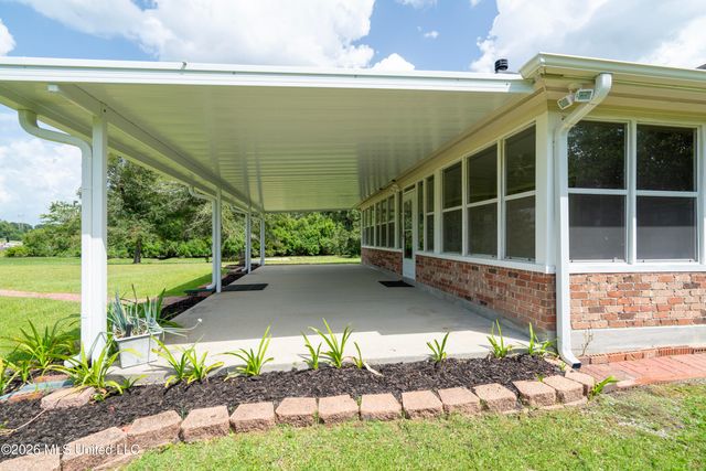15394 Lakeview Court, Gulfport, MS 39503