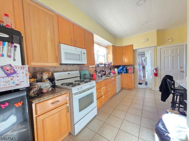 15 E Price St, Linden City, NJ 07036