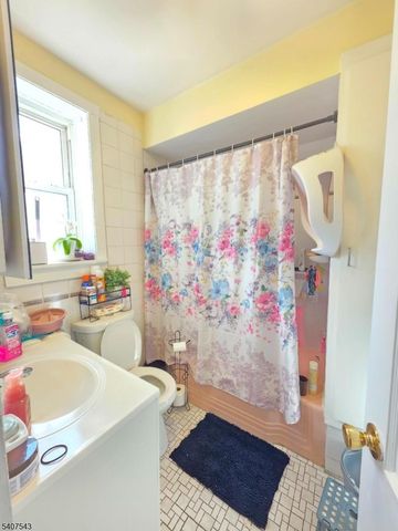 15 E Price St, Linden City, NJ 07036