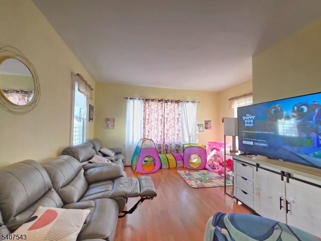 15 E Price St, Linden City, NJ 07036