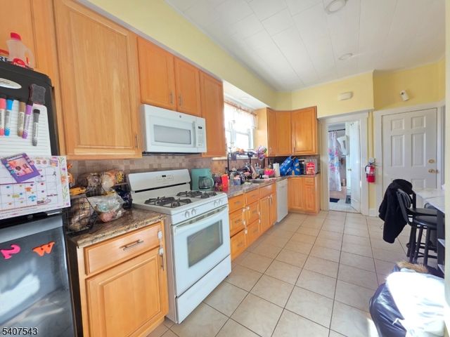 15 E Price St, Linden City, NJ 07036