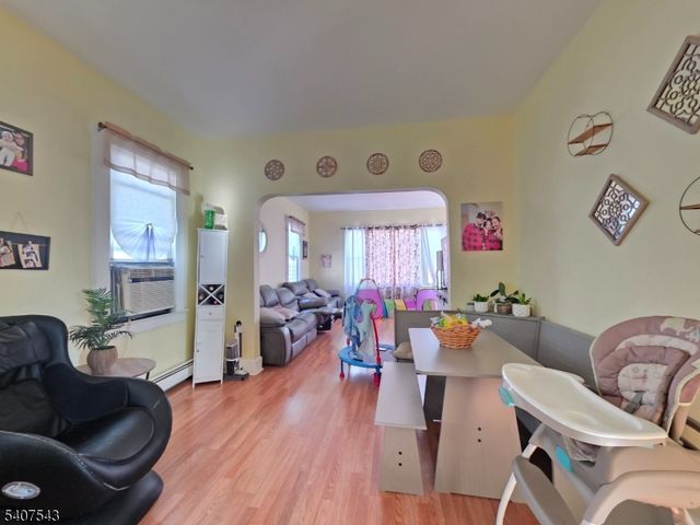 15 E Price St, Linden City, NJ 07036