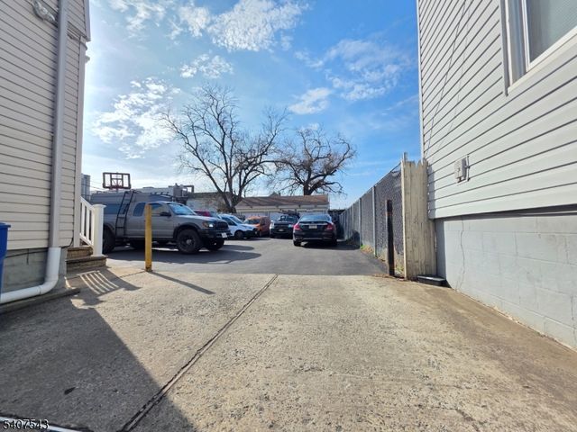 15 E Price St, Linden City, NJ 07036