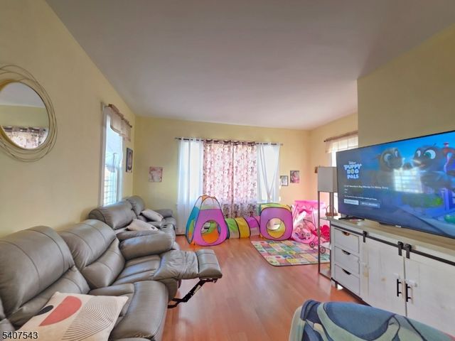 15 E Price St, Linden City, NJ 07036