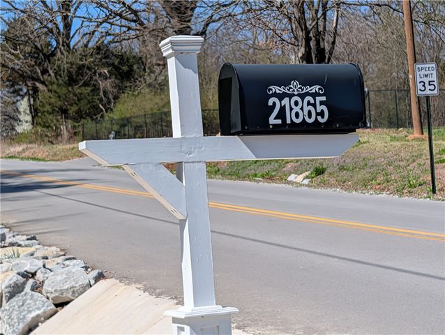 21865 Davidson Road, Siloam Springs, AR 72761