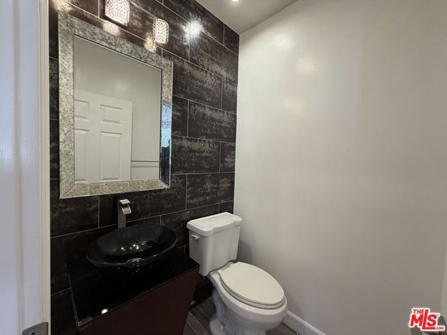 1247 Barry Avenue 401, Los Angeles, CA 90025