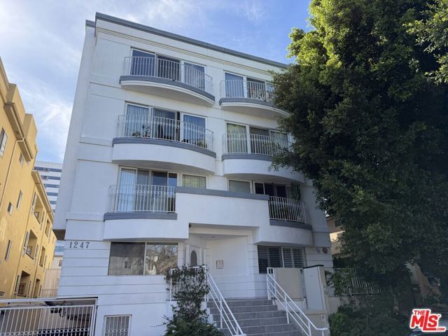 1247 Barry Avenue 401, Los Angeles, CA 90025