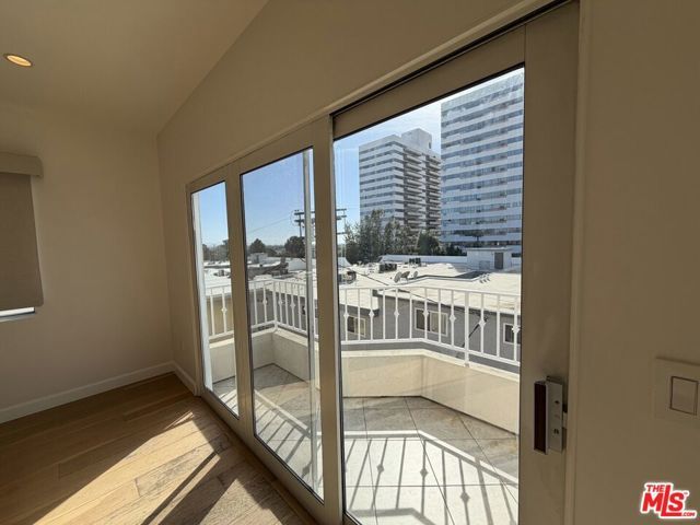 1247 Barry Avenue 401, Los Angeles, CA 90025