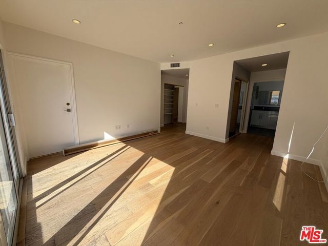 1247 Barry Avenue 401, Los Angeles, CA 90025