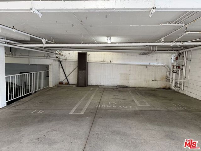 1247 Barry Avenue 401, Los Angeles, CA 90025