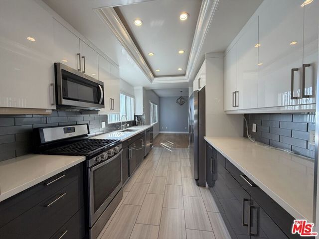 1247 Barry Avenue 401, Los Angeles, CA 90025