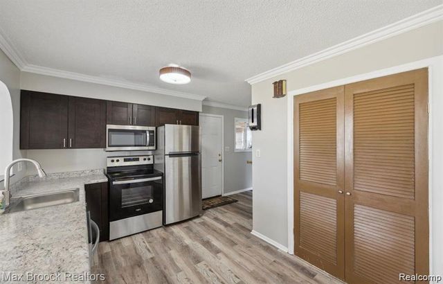 40960 W 10 Mile Road, Novi, MI 48375