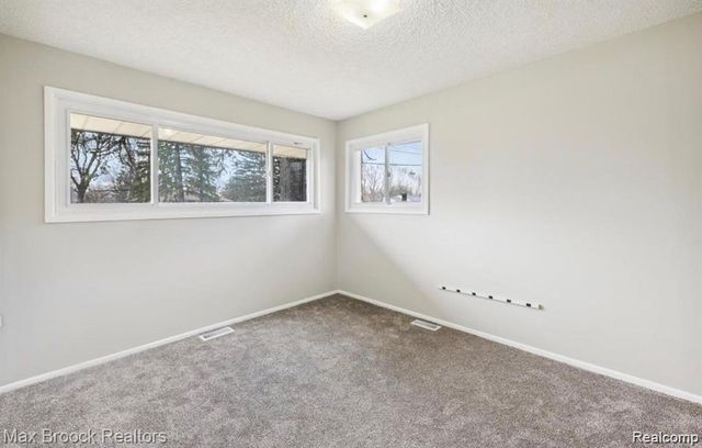 40960 W 10 Mile Road, Novi, MI 48375