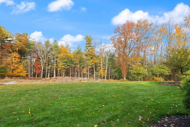 22 Flyaway Pond Dr, Easton, MA 02356