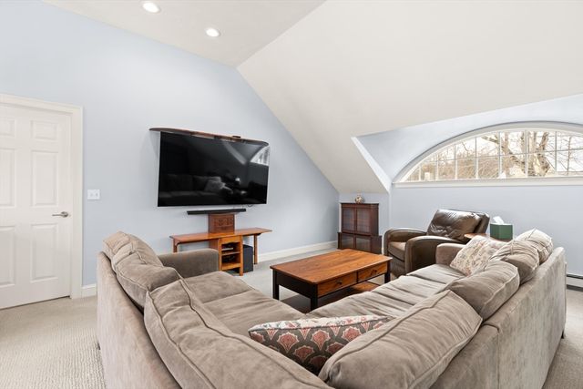 22 Flyaway Pond Dr, Easton, MA 02356