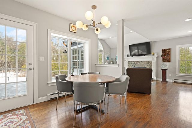 22 Flyaway Pond Dr, Easton, MA 02356