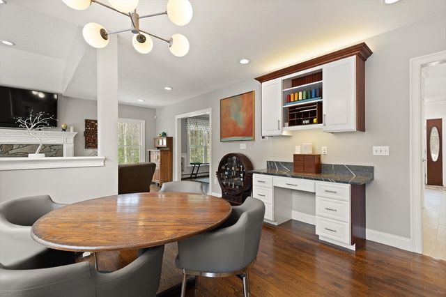 22 Flyaway Pond Dr, Easton, MA 02356