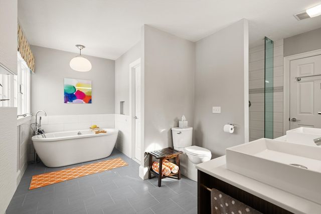 22 Flyaway Pond Dr, Easton, MA 02356