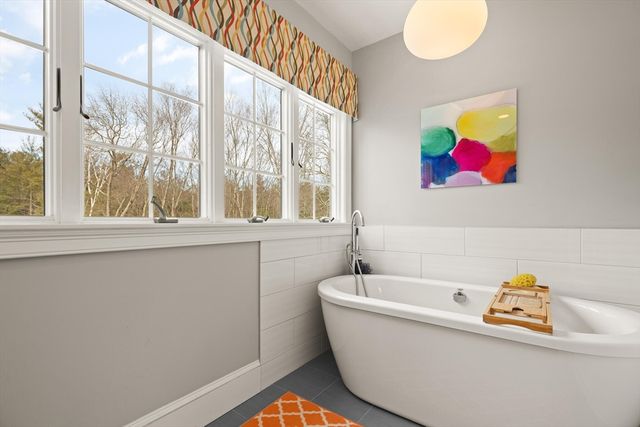 22 Flyaway Pond Dr, Easton, MA 02356