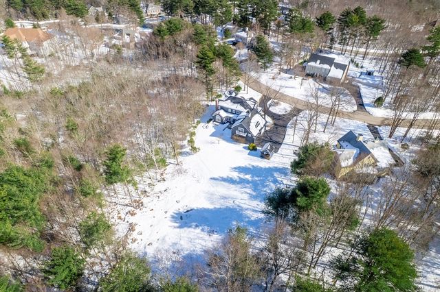 22 Flyaway Pond Dr, Easton, MA 02356