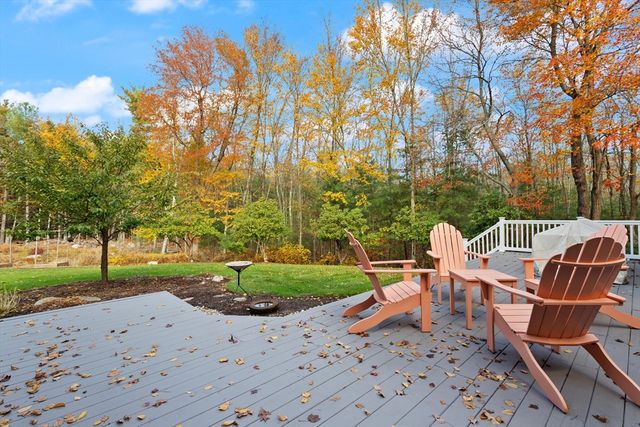 22 Flyaway Pond Dr, Easton, MA 02356