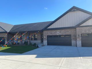 2166 Sky Harbor Drive, New Lenox, IL 60451