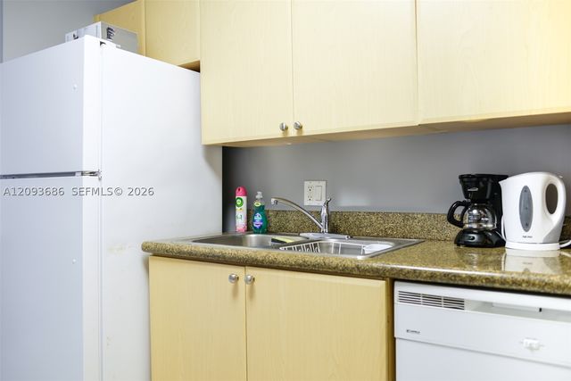 2280 SW 32nd Ave 213, Miami, FL 33145