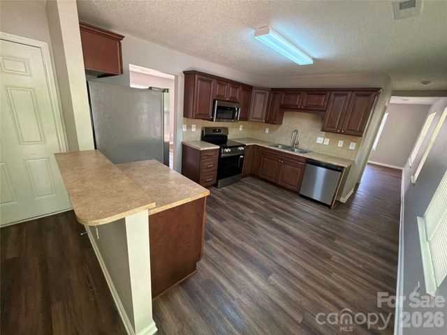 6017 Black Bear Court, Charlotte, NC 28214