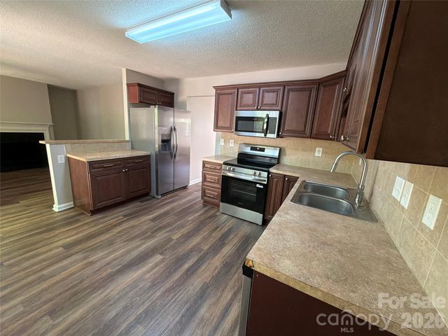 6017 Black Bear Court, Charlotte, NC 28214