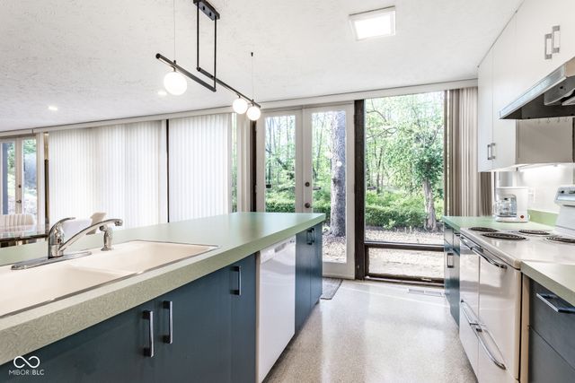 4554 Chatham Place, Indianapolis, IN 46226