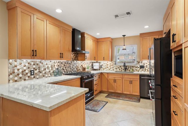 18614 Point Lookout Drive, Houston, TX 77058