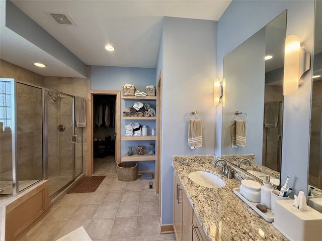 4476 NW 167th Street, Clive, IA 50325