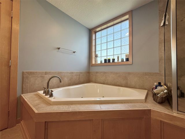 4476 NW 167th Street, Clive, IA 50325