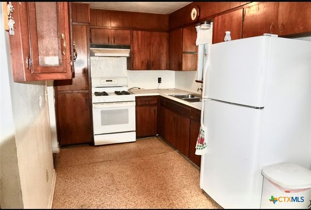 141 Jackson, Elgin, TX 78621