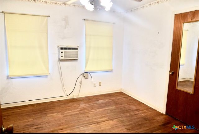 141 Jackson, Elgin, TX 78621