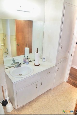 141 Jackson, Elgin, TX 78621