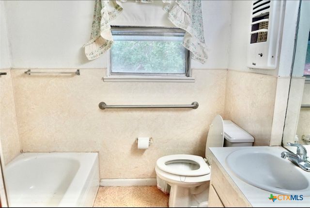 141 Jackson, Elgin, TX 78621