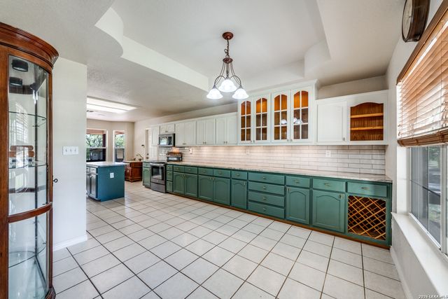 217 Hunters Dawn, La Vernia, TX 78121