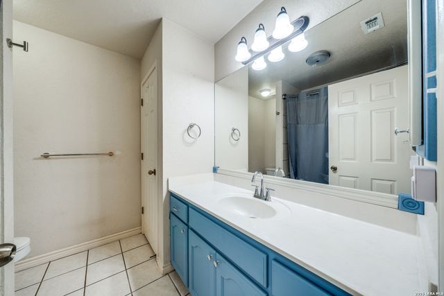 217 Hunters Dawn, La Vernia, TX 78121