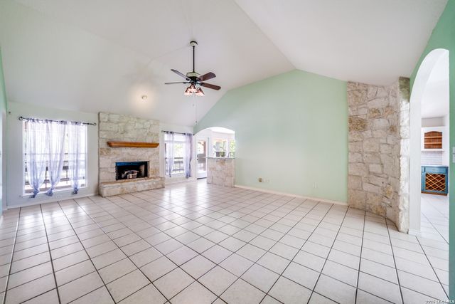 217 Hunters Dawn, La Vernia, TX 78121