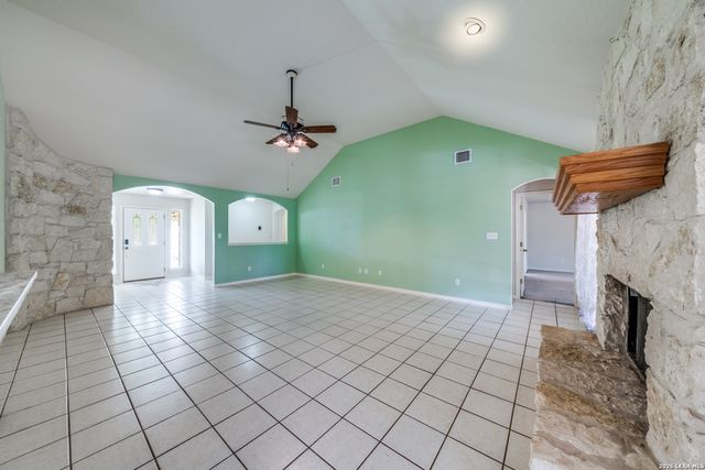 217 Hunters Dawn, La Vernia, TX 78121