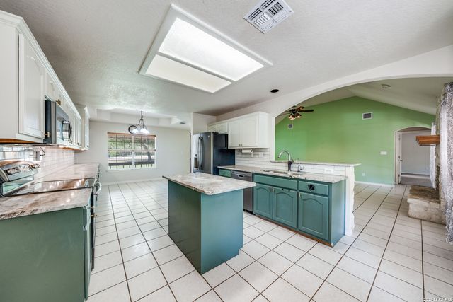 217 Hunters Dawn, La Vernia, TX 78121