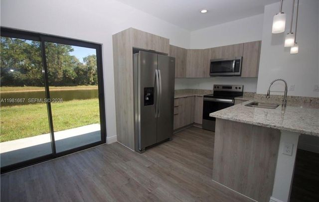 8004 Spice CT, La Belle, FL 33935