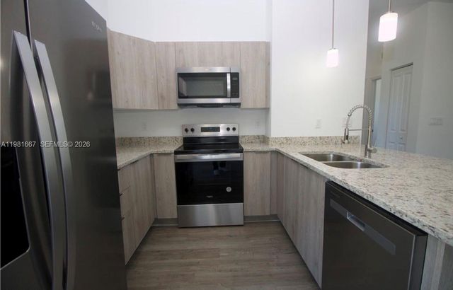 8004 Spice CT, La Belle, FL 33935