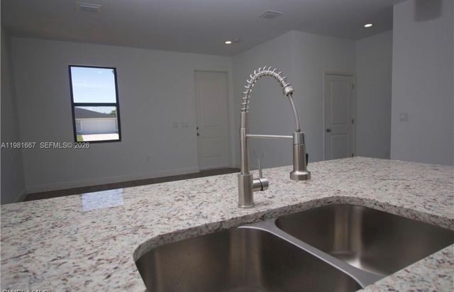 8004 Spice CT, La Belle, FL 33935