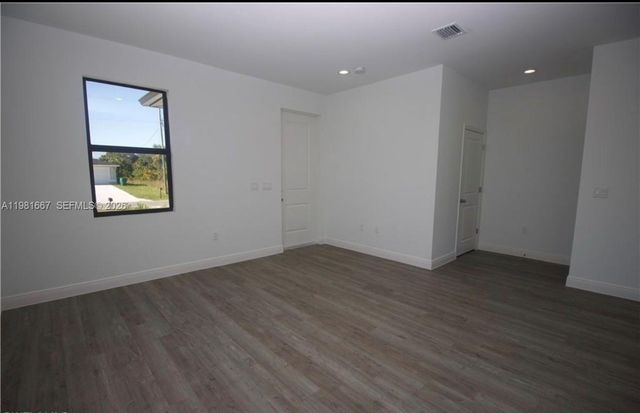 8004 Spice CT, La Belle, FL 33935