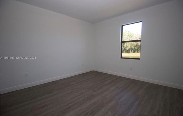 8004 Spice CT, La Belle, FL 33935