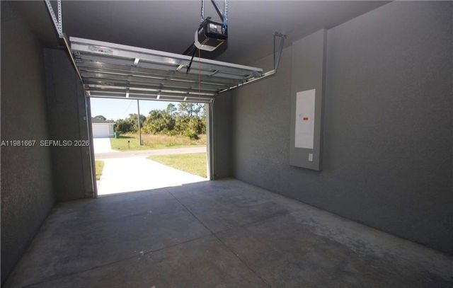 8004 Spice CT, La Belle, FL 33935